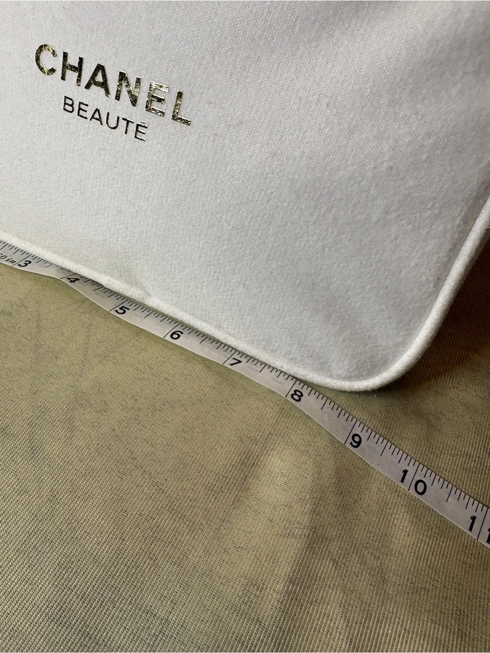 CHANEL Beauté White Cosmetic Pouch